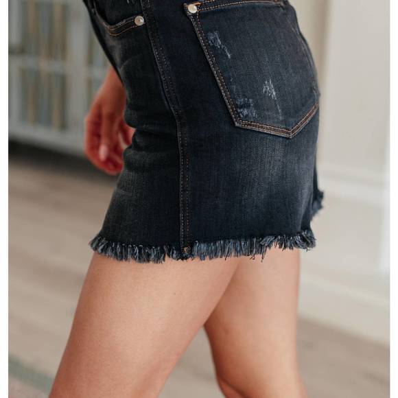 NEW JUDY BLUE high rise control top fray hem shorts in black - Picture 2 of 3